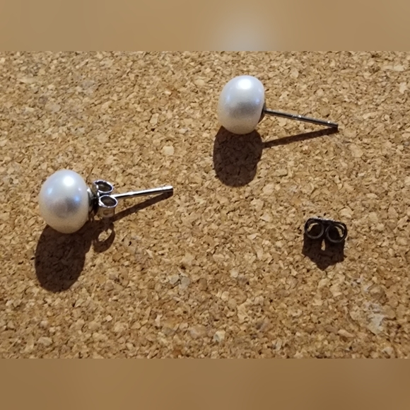 Silver Pearl Earrings- Pierced NEW FINAL PRICE - Picture 7 of 10